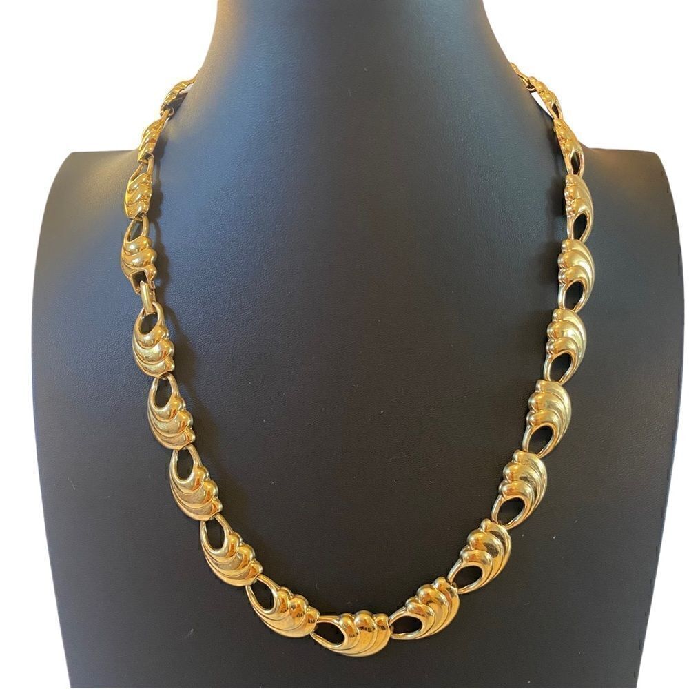 Vintage Napier Yellow Gold Toned Scallop Necklace
